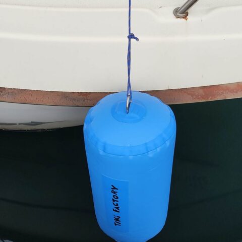 INFLATABLE FENDER WITH COVER