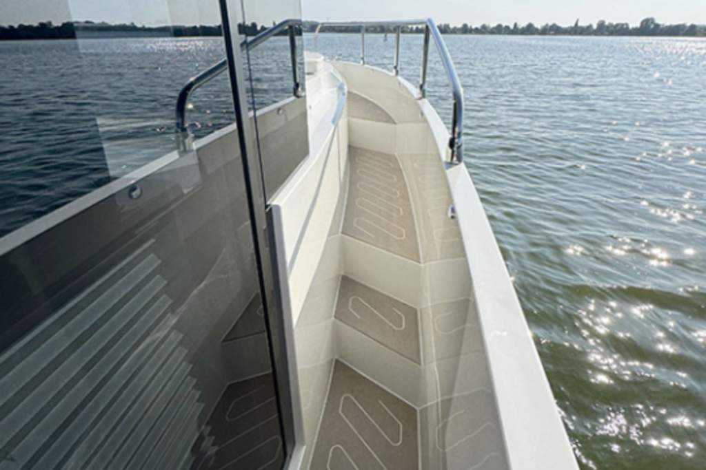 Cobra Yachts, Campione 41 Coupe